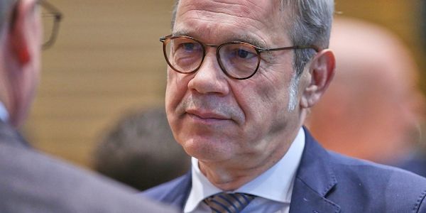 Brandanschlag auf Bundeswehr-Fahrzeuge: Maier will besseren Schutz