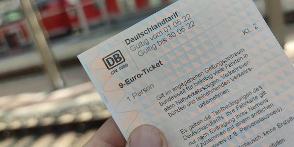 Linke fordert Rückkehr zu 9-Euro-Ticket