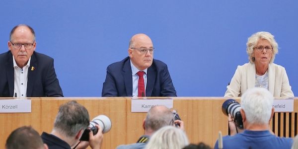 Kommission will Mindestlohn in zwei Schritten auf 14,60 Euro heben