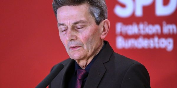 Mützenich leidet unter Kritik aus eigener Partei