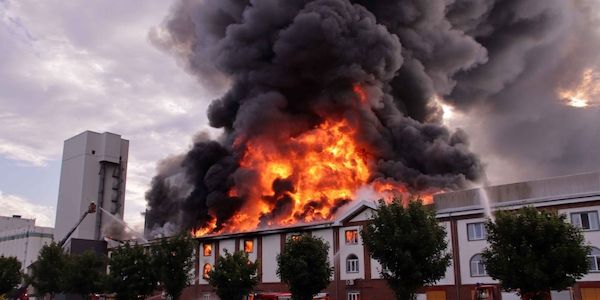 Prignitz: Haferflocken-Fabrik in Karstädt brennt lichterloh