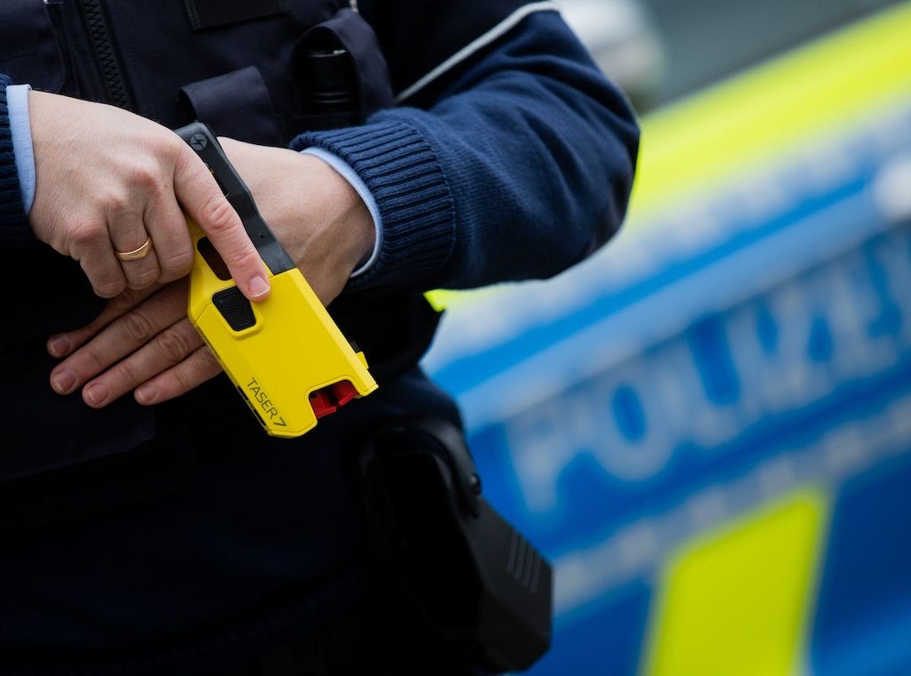 Im Ohr verbissen: Randalierer verletzten drei Berliner-Polizisten