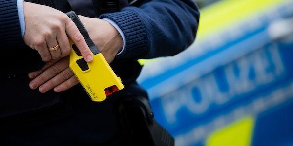 Im Ohr verbissen: Randalierer verletzten drei Berliner-Polizisten