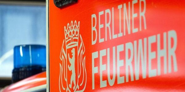Berlin-Buch: Pferd im Wasser in Not - Feuerwehr als Retter