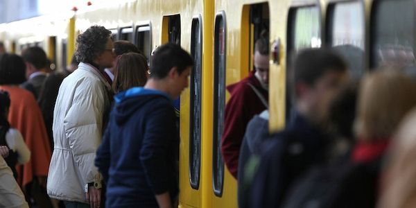Berlins Regierender zweifelt an Finanzierung des Deutschlandtickets