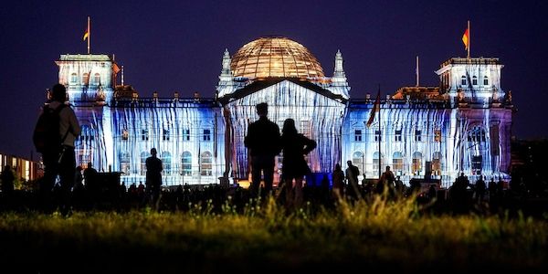 Initiatoren: 280.000 Besucher bei Reichstags-Projektion