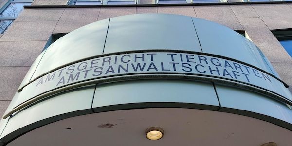 Berliner wegen illegalen Pyrotechnikhandels angeklagt