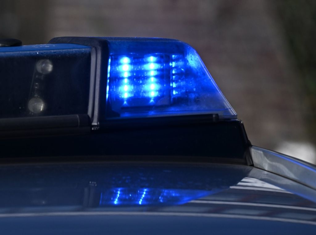 Motorrad überschlägt sich in Berlin-Friedrichshain