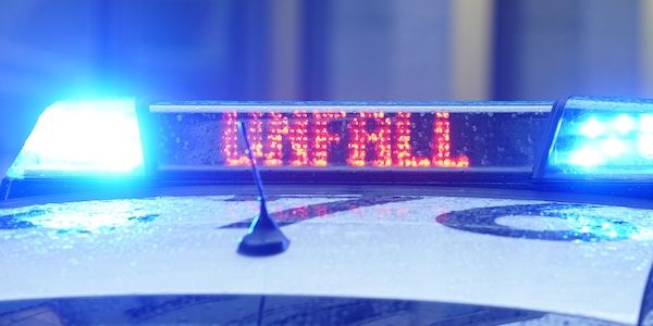 Fußgängerin von Auto erfasst und verletzt