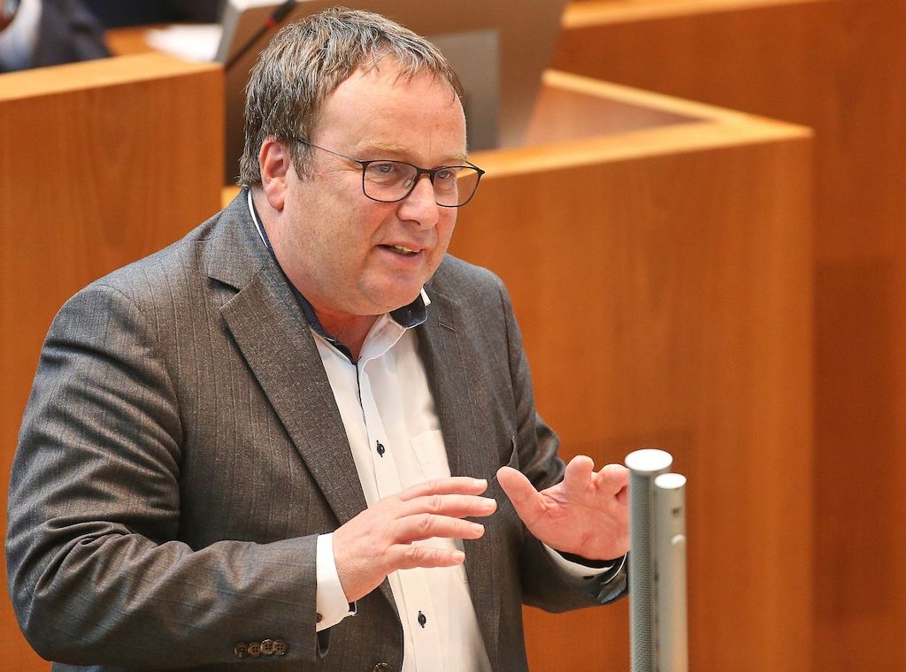 Deutschlandticket: Krischer reicht Kopplung an Inflation nicht