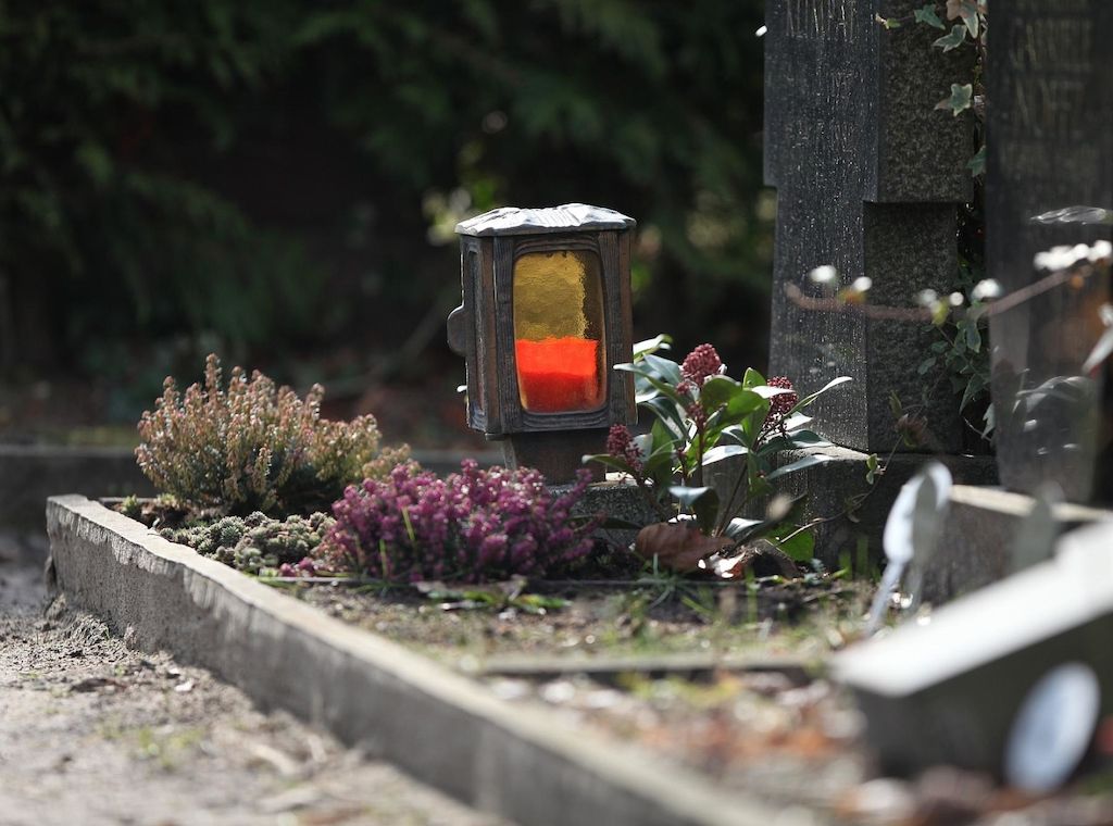 Cottbus verbietet Grablichter wegen Brandgefahr
