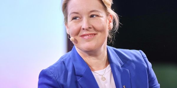 Berliner Senat stellt 10-Punkte-Plan für Zentren vor
