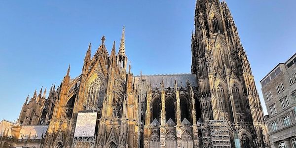 Köln restituiert Wandspiegelrahmen an Erben jüdischen Kunsthändlers