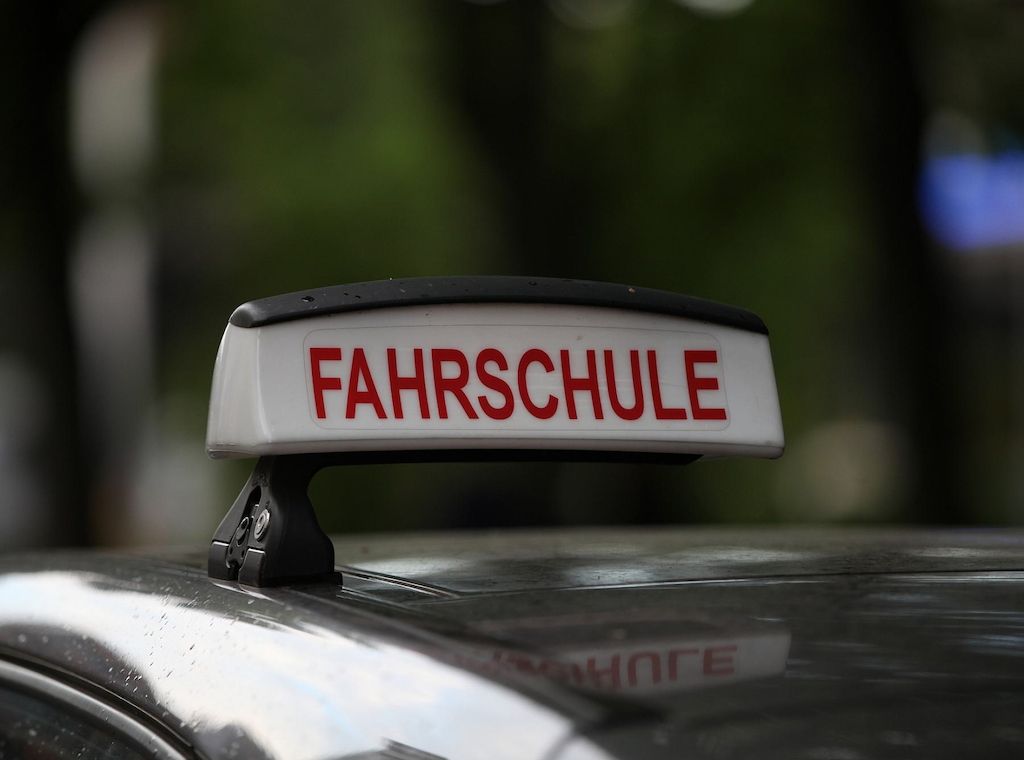 Verkehrsminister: Führerschein für 4.000 Euro und mehr "zu teuer"