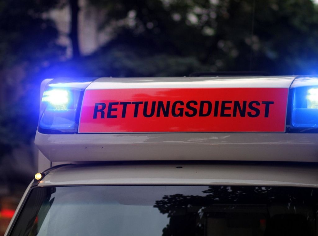 Fußgänger bei Unfall in Düsseldorf schwer verletzt