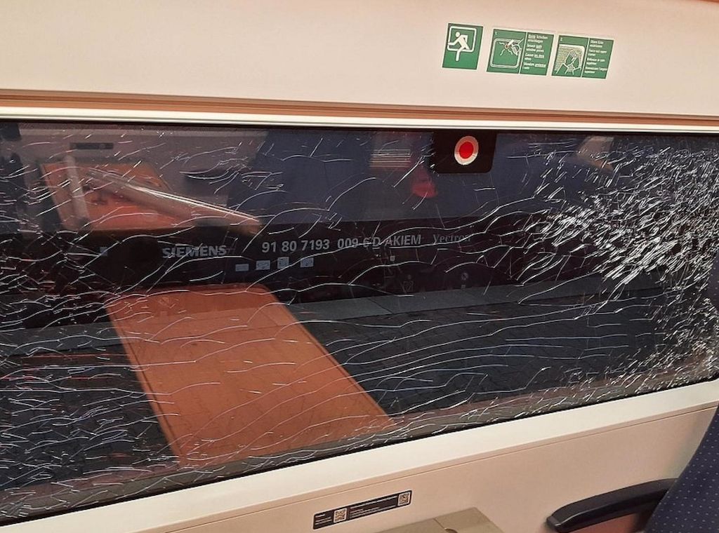 Unbekannte beschädigen ICE auf Fahrt von Berlin nach München