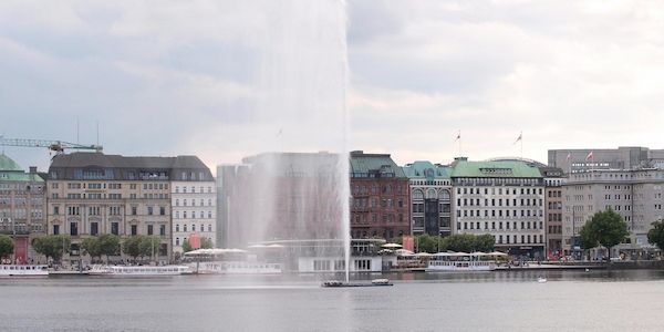Nebelfeld am Jungfernstieg in Hamburg eröffnet