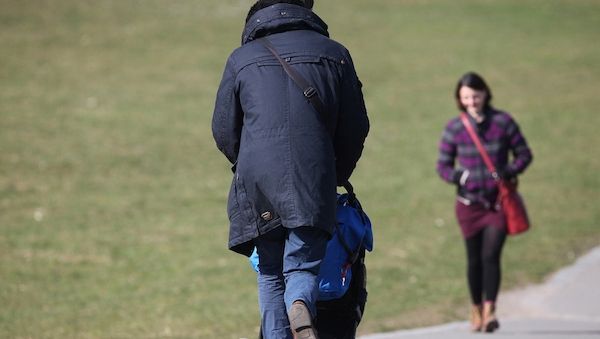 Väter beziehen häufiger Elterngeld-Höchstbetrag als Mütter