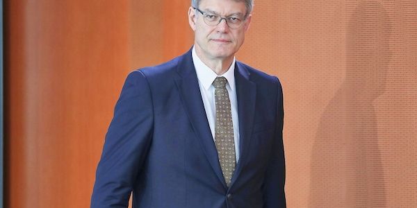 Verkehrsminister hält Zukunft von Bahnchef Lutz weiter offen