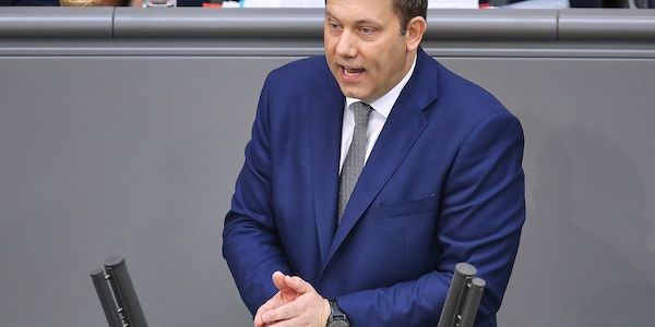 Klingbeil verspricht anhaltend hohe Investitionen
