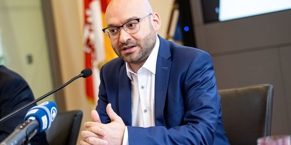 Verfassungsschutz: Zahl der Rechtsextremisten in Brandenburg auf Höchststand