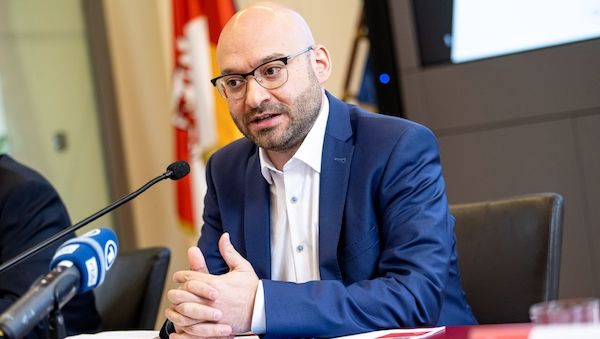 Verfassungsschutz: Zahl der Rechtsextremisten in Brandenburg auf Höchststand