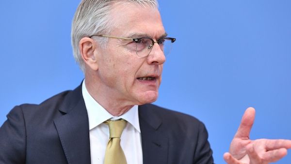 Wirtschaftsweiser fürchtet deutlichen Anstieg der Sozialbeiträge