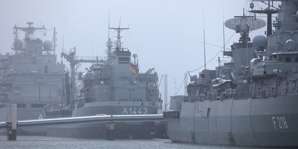Ermittlungen nach Drohnenflügen über Marinearsenal eingeleitet