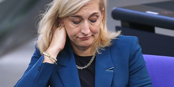 Gesundheitsministerin räumt Milliarden-Risiko bei Masken-Klagen ein
