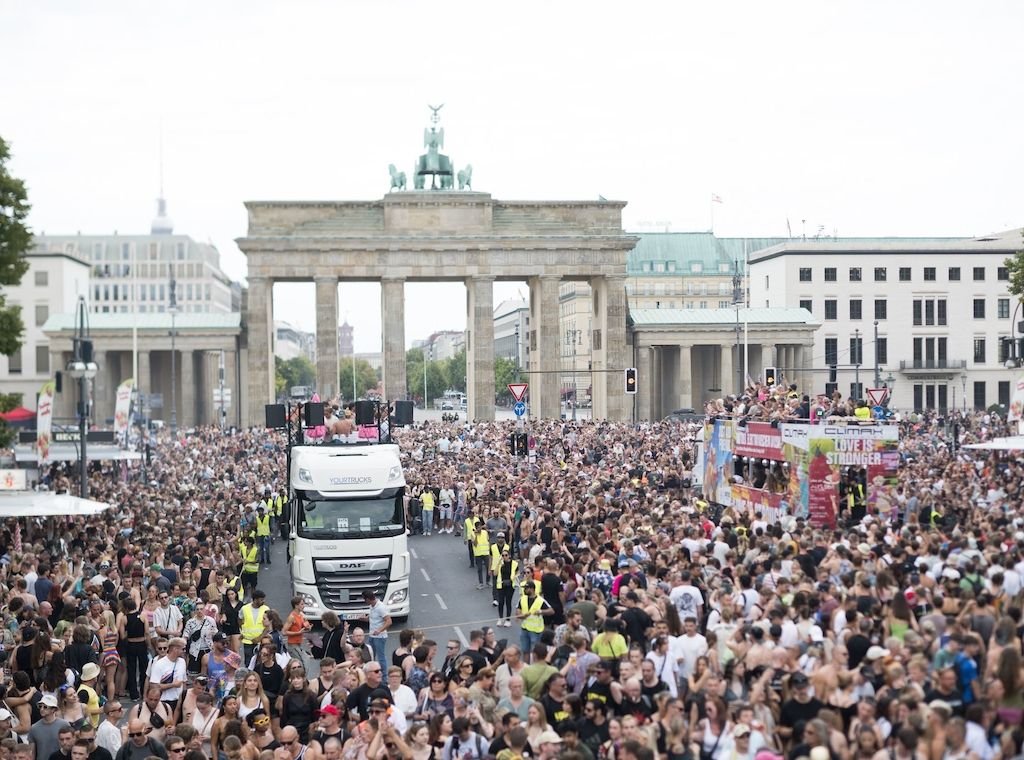 Berlin: Straßensperrungen wegen Technoparade «Rave the Planet»