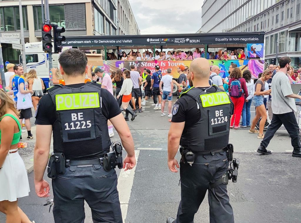 Queer-Beauftragte fordert Schutz sexueller Identität im Grundgesetz