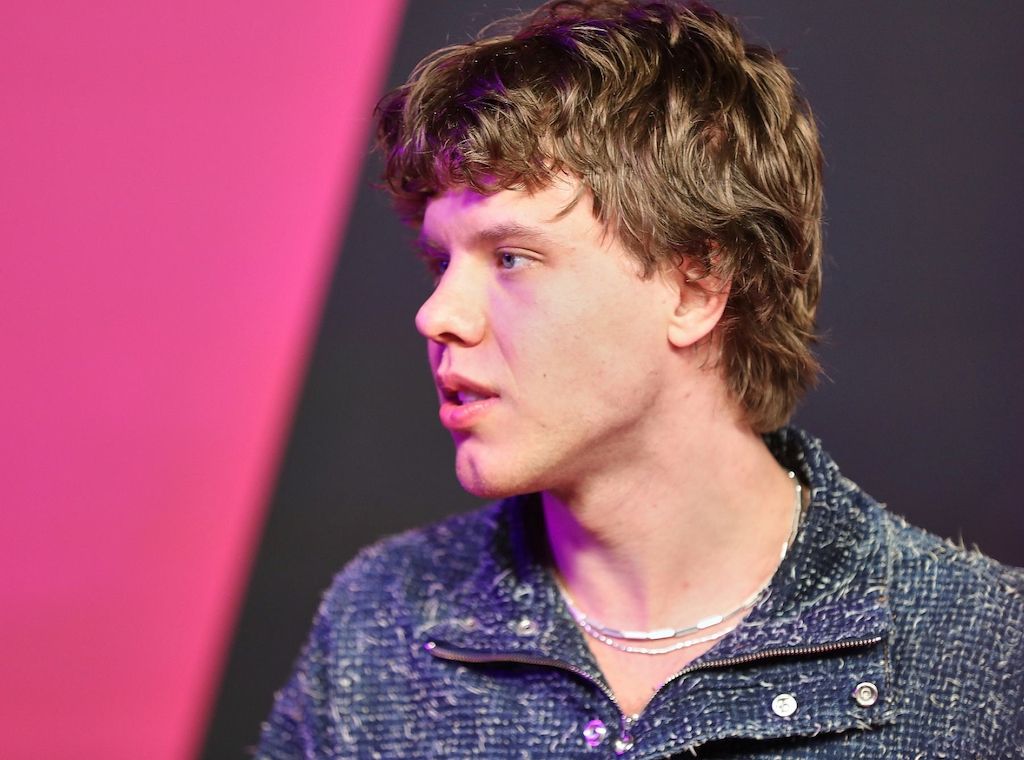 Alex Warren führt Single-Charts an - Zartmann auf Rang drei