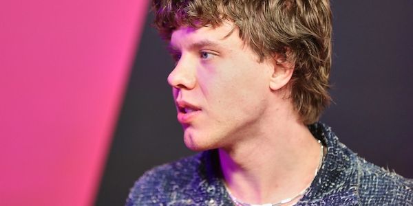Alex Warren führt Single-Charts an - Zartmann auf Rang drei