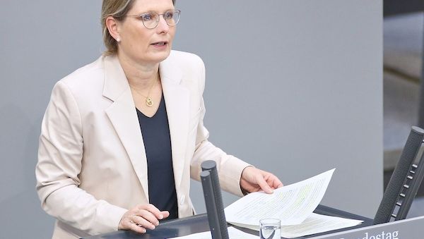 Hubig sieht "sehr viele Verlierer" durch verschobene Richterwahl