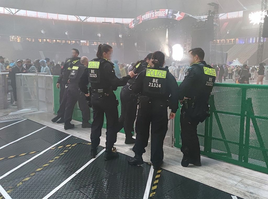 Berliner Polizei mit langem Partywochenende vorerst zufrieden