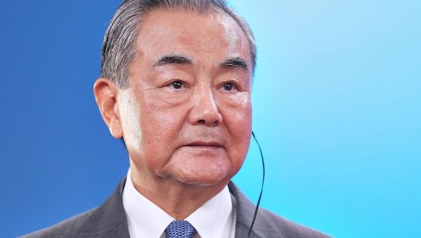 Bundesregierung bestätigt Merz-Treffen mit Chinas Außenminister