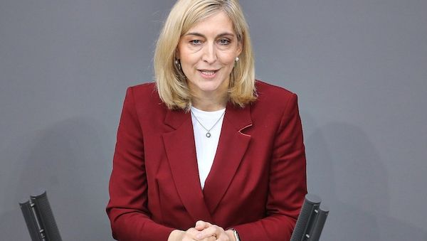 Bericht: Warken rechnet mit deutlich höheren Kassen-Beiträgen