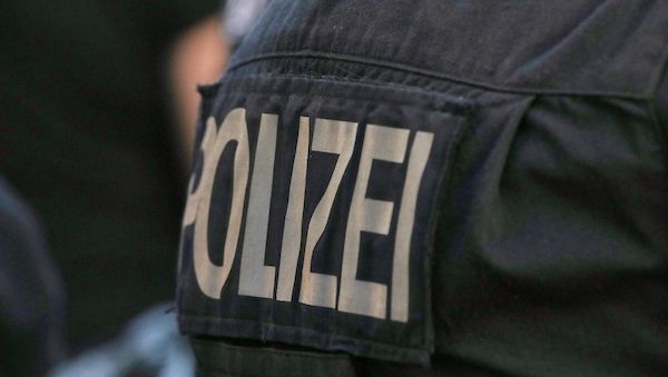 Mann greift Polizisten in Frankfurt an