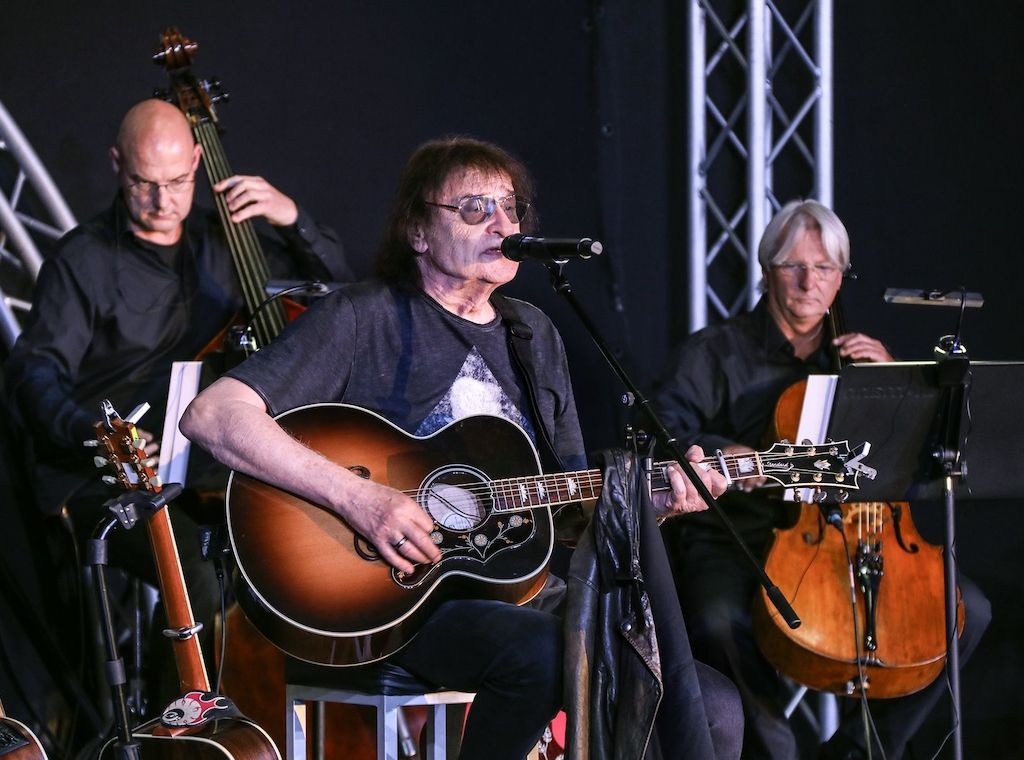 Ex-Puhdys Sänger Dieter «Maschine» mit Streicherquintett auf Tour