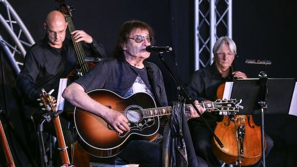 Ex-Puhdys Sänger Dieter «Maschine» mit Streicherquintett auf Tour