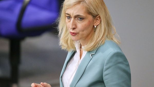 Warken verlangt härtere Strafen gegen gewalttätige Patienten