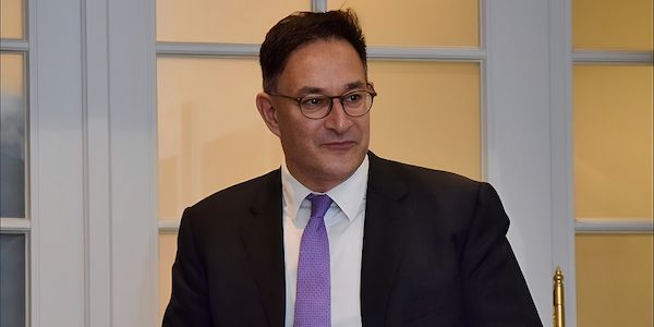 Zwischen Zahlen, Sprachen und Welten: Wie Michael Hergesell Versicherungen neu denkt