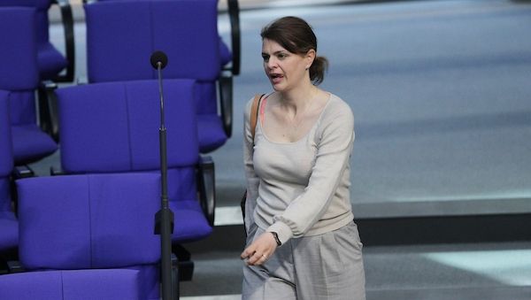 Pflegebeauftragte kündigt Modellversuche für 24-Stunden-Pflege an