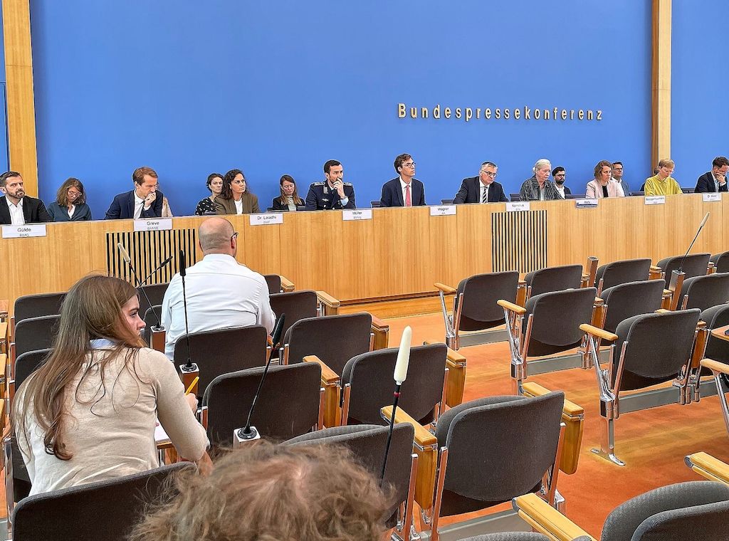Bundesregierung nimmt Steinmeier-Kritik "mit Respekt zur Kenntnis"