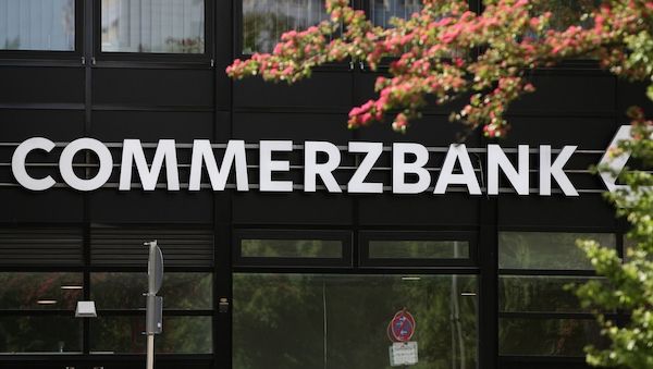 Commerzbank-Finanzvorstand pocht auf Eigenständigkeit