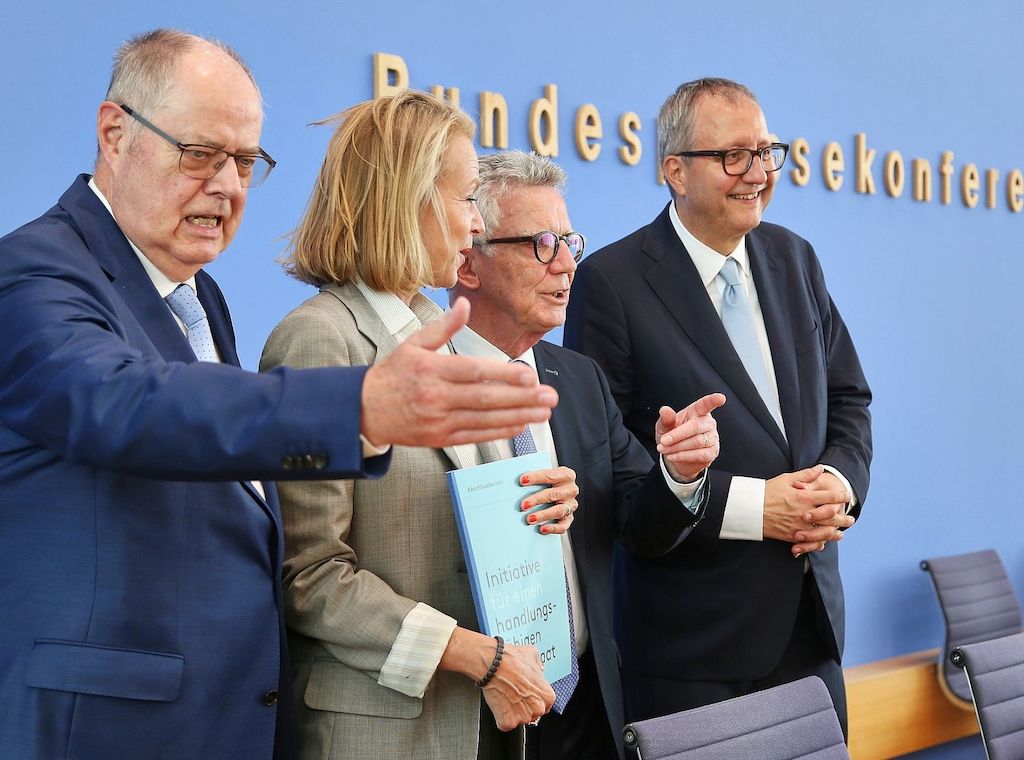 Wüst lobt Initiative für Staatsreform