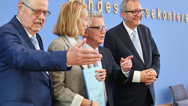 Wüst lobt Initiative für Staatsreform