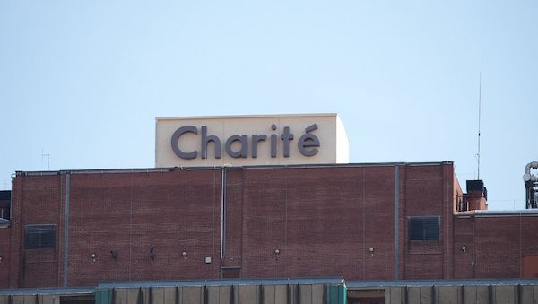 in der Berliner-Charité sollen zahlreiche Studienplätze gestrichen werden