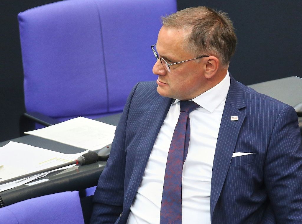 Chrupalla sieht in verschärften Benimmregeln "Professionalisierung"