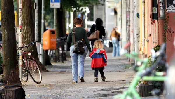 Prien will Lage von Alleinerziehenden verbessern